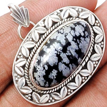 Zilveren hanger met dwarsliggende ovale sneeuwvlok Obsidiaan