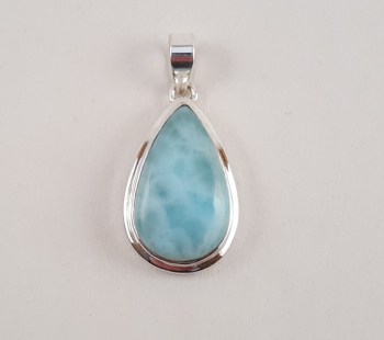 Zilveren hanger met druppelvormige cabochon geslepen Larimar