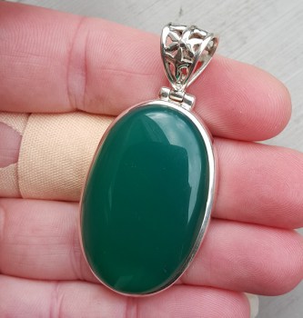 Zilveren hanger gezet met ovale cabochon geslepen groene Onyx