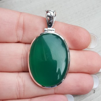 Zilveren hanger gezet met ovale cabochon groene Onyx