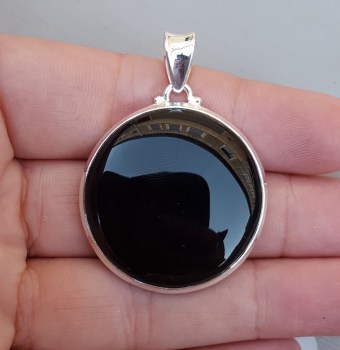 Zilveren hanger gezet met ronde cabochon zwarte Onyx