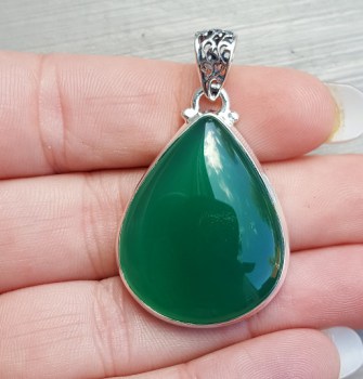 Zilveren hanger met brede druppelvormige cabochon groene Onyx