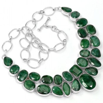 Zilveren ketting gezet met facet Emerald