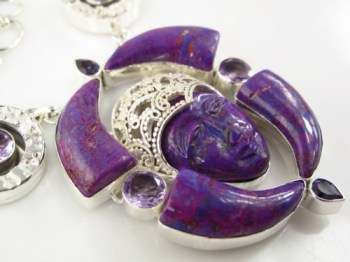Zilveren ketting met paars Turkoois en gesneden gezicht