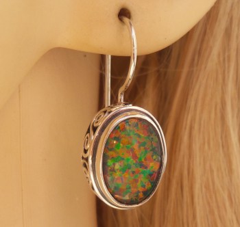 Zilveren oorbellen met Opaal gezet in bewerkte setting