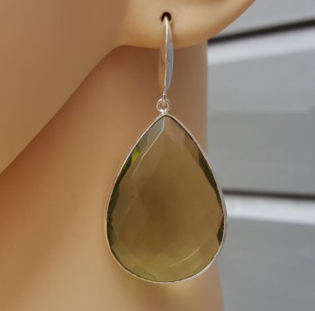 Zilveren oorbellen gezet met grote groene Amethist quartz