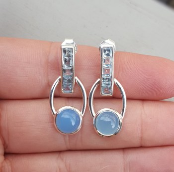 Zilveren oorbellen gezet met blauwe Topazen en Chalcedoon