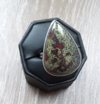 Zilveren ring gezet met Drakenbloed Jaspis maat 18 mm