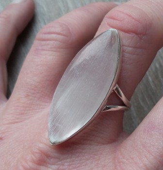Zilveren ring gezet met marquise Seleniet 20 mm
