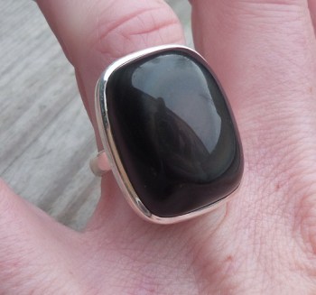 Zilveren ring gezet met rechthoekige regenboog Obsidiaan 17.7 mm
