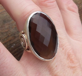 Zilveren ring gezet met grote ovale facet Smokey Topaas 17 mm