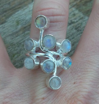 Zilveren ring gezet met ronde cabochon Maanstenen 17 mm