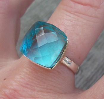 Zilveren ring gezet met blauw Topaas