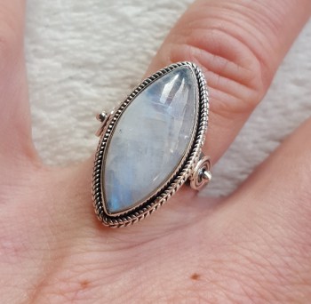 Zilveren ring gezet met marquise regenboog Maansteen 16.5