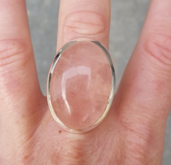 Zilveren ring gezet met grote ovale cabochon Rozenkwarts 19.3 mm