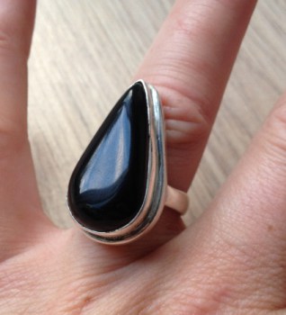 Zilveren ring met druppelvorm zwarte Onyx ring maat 17 mm