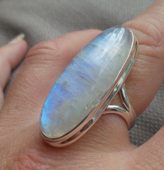 Zilveren ring met ovale regenboog Maansteen ring maat 18.5 mm