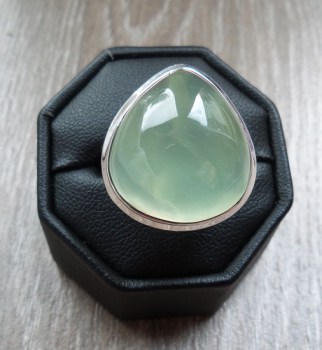 Zilveren ring met druppelvorm Prehniet maat 18.5 mm