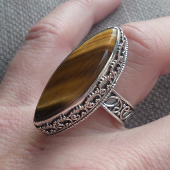 Zilveren ring met marquise Tijgeroog in bewerkte setting 16.5 mm