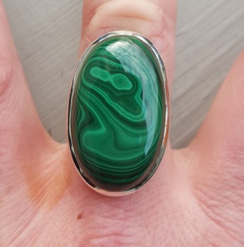 Zilveren ring met grote ovale Malachiet 17.7 mm