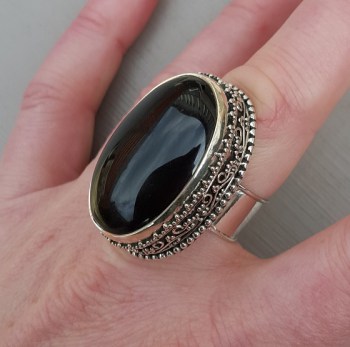 Zilveren ring met grote ovale cabochon Onyx bewerkte setting 19 