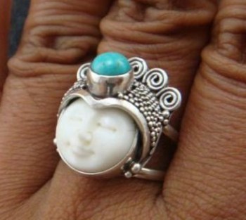 Zilveren ring met gezicht uit been en Turkoois