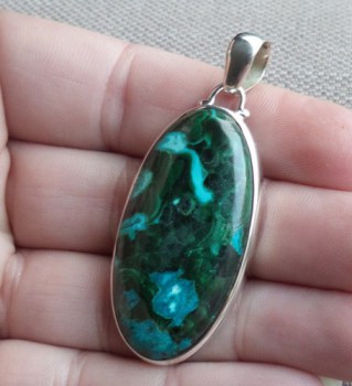 Zilveren hanger gezet met ovale Malachiet in Chrysocolla