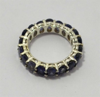 Zilveren ring met rond om gezet met Ioliet 18 mm
